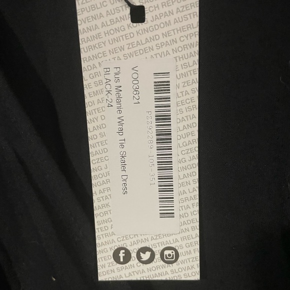 *BNWT* BOOHOO Plus Melanie Wrap Tie Skater Dress - Picture 2 of 2